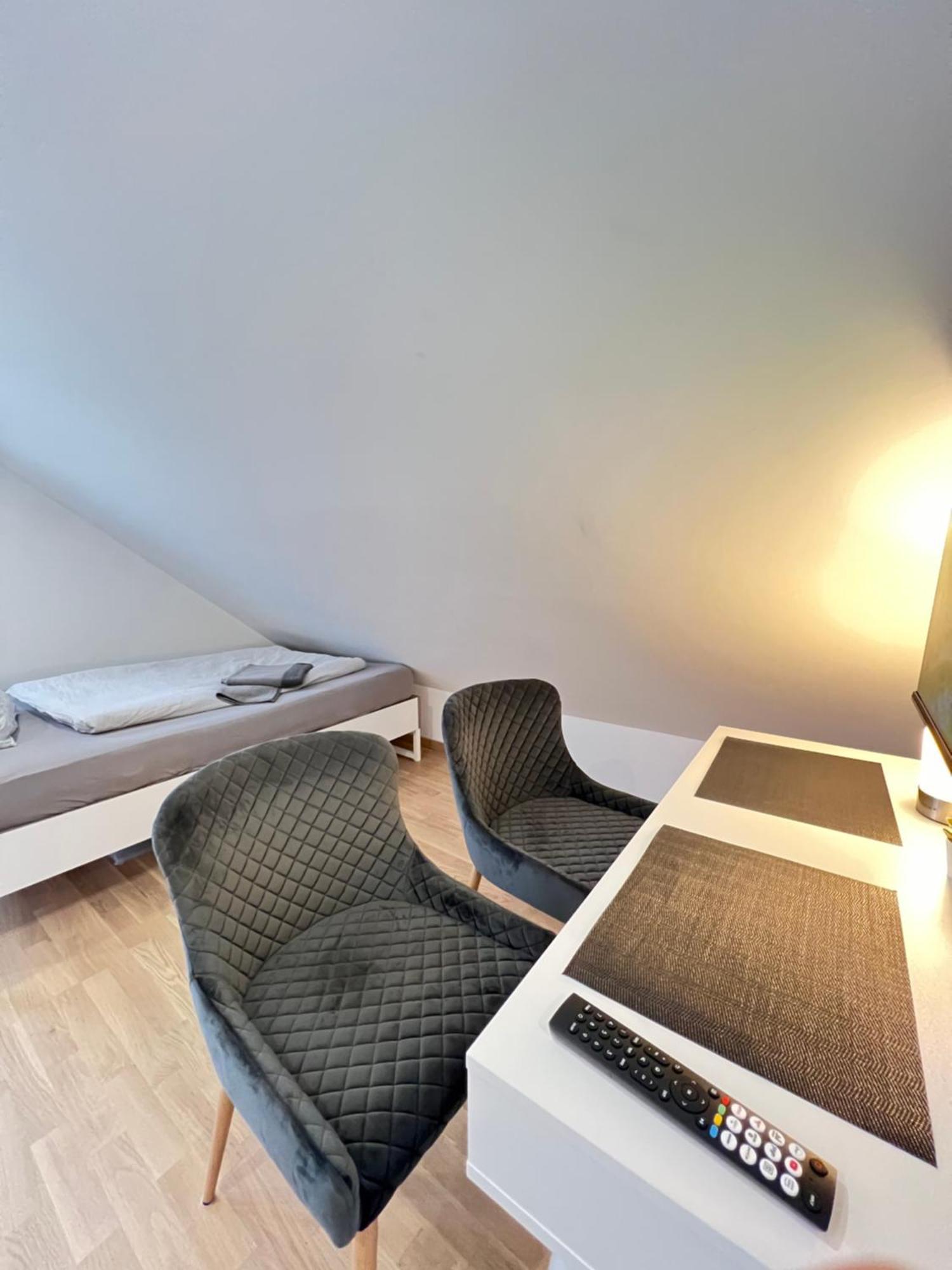 Charmantes Studio-Apartment Im Herzen Von Neureut - Fussbodenheizung, Regendusche, Waschmaschine, Stellplatz Karlsruhe Exterior foto