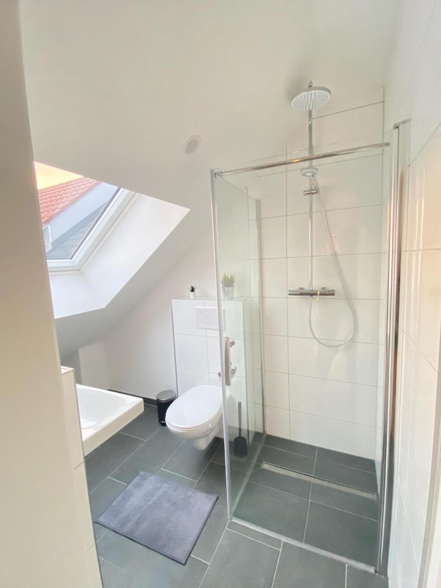 Charmantes Studio-Apartment Im Herzen Von Neureut - Fussbodenheizung, Regendusche, Waschmaschine, Stellplatz Karlsruhe Exterior foto